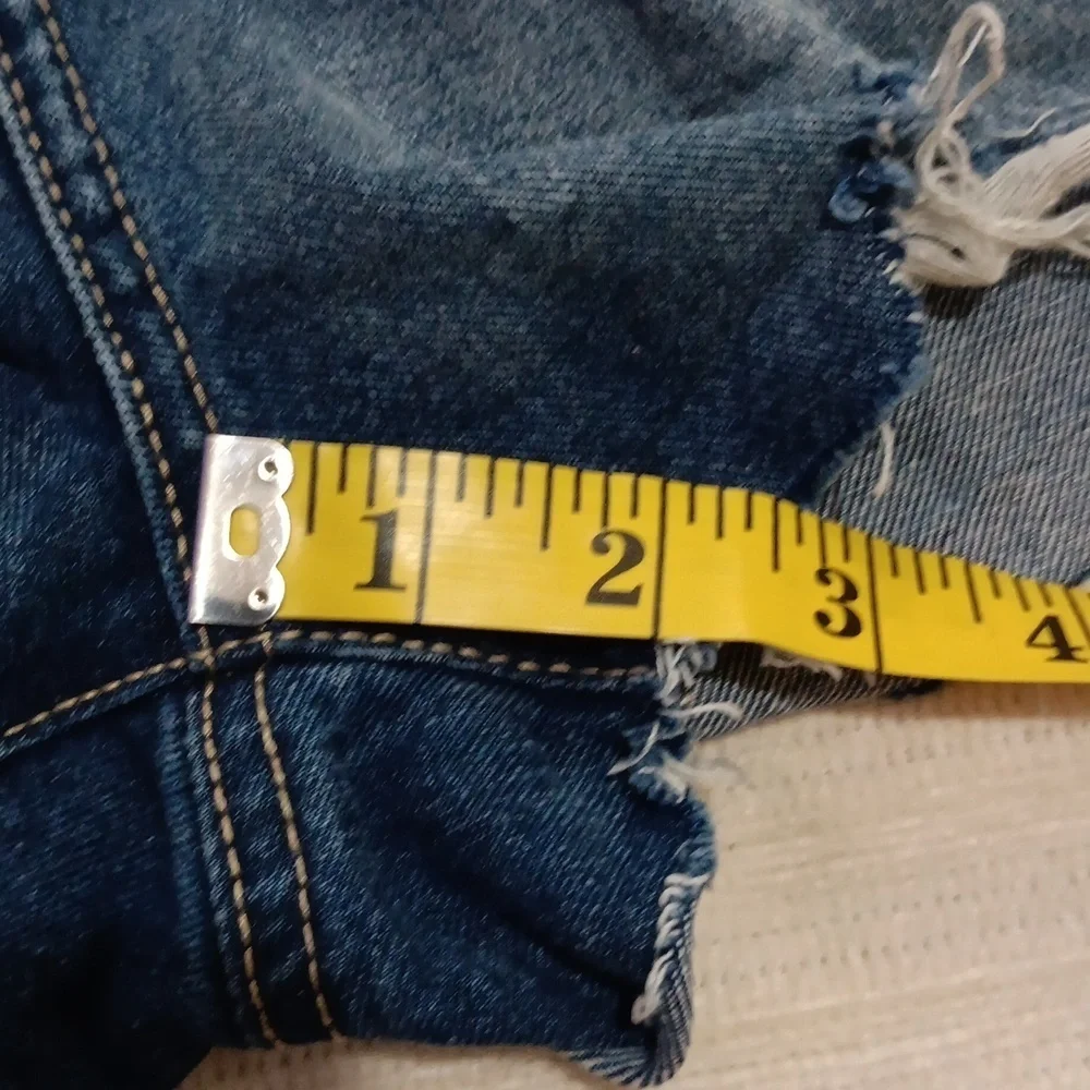 CHELSEA High Rise, Distressed, Cut Off,Clasic 5 Pockets Jean Shorts Size 5